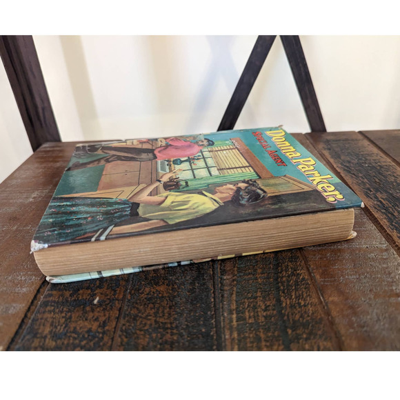 Donna Parker - Special Agent Book - Picture 9 of 10